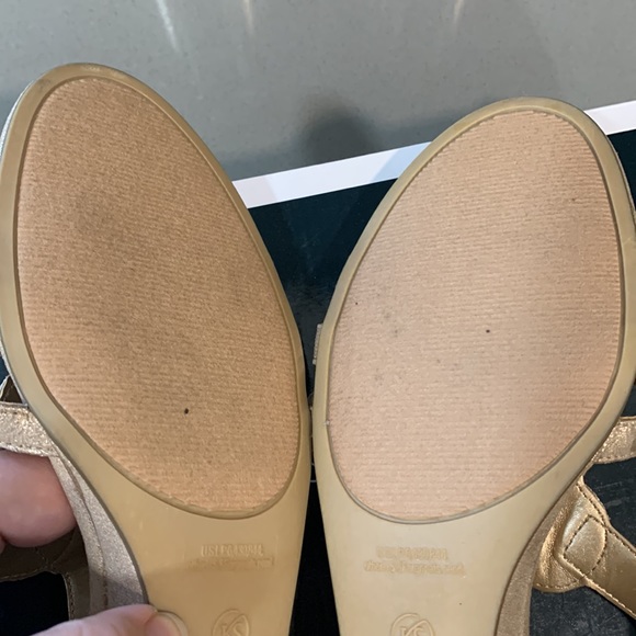 Karen Scott Casha Jewel Light Gold T Strap Wedge Heel Sandals - Picture 13 of 16